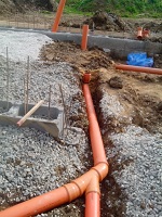 Foto kanalizace v z�kladov� desce